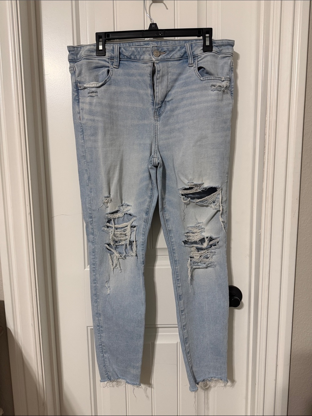 American Eagle Outfitters Light Blue Distressed Skinny Jeans
